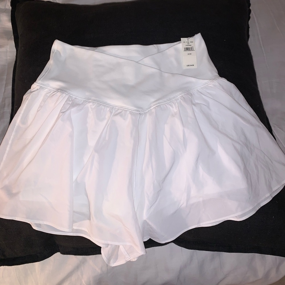 White Aerie crossover flowy shorts size M